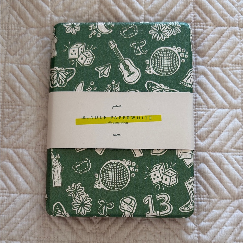 Taylor Swift Page. Kindle Paperwhite Cover